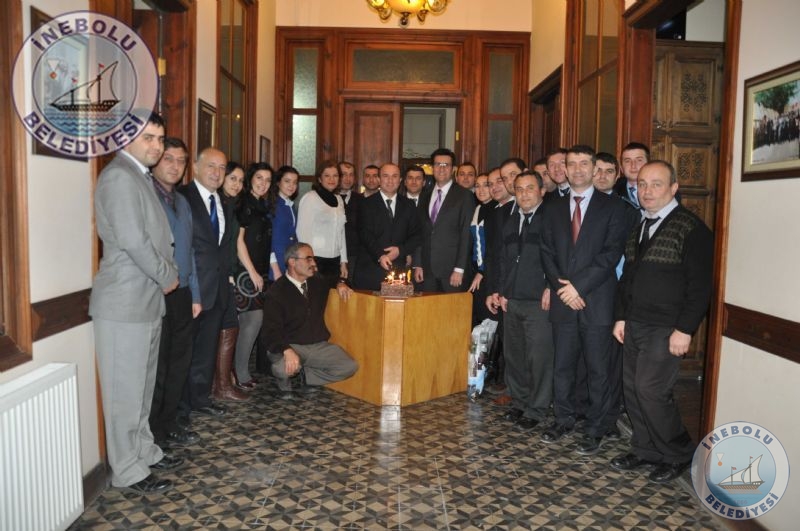 Bakanmz,  Belediye Personeli le Yeni Yl Pastas Kesti.