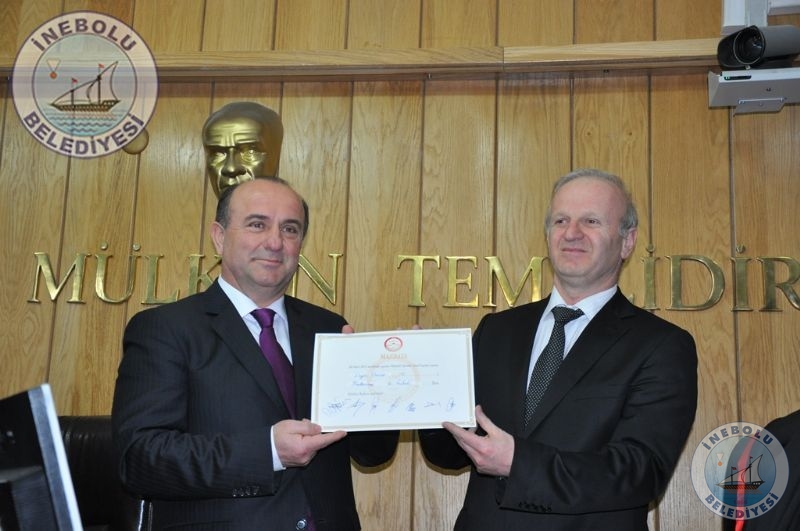 �nebolu Belediye Ba�kan� Engin Uzuner, Belediye Ba�kanl��� Mazbatas� ’n� Ald�.