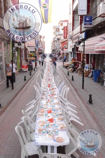 Cumhuriyet Caddesinde ftar Yemei