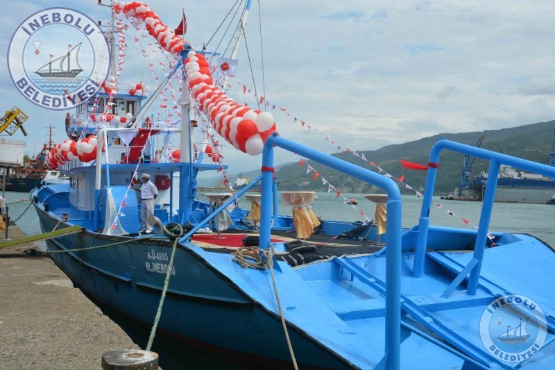 Bakan Uzuner Kastamonu niversitesinin Aratrma Gemisi Arasn Alnda.
