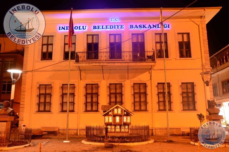 nebolu Belediye Hizmet Binas, Cephe Tabelalar T.c Eklenerek Yenilendi.