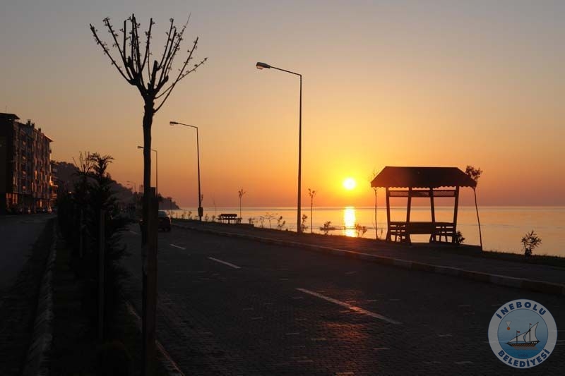 smet Paa Caddesi Sahil Bandna Kamelyalar!.