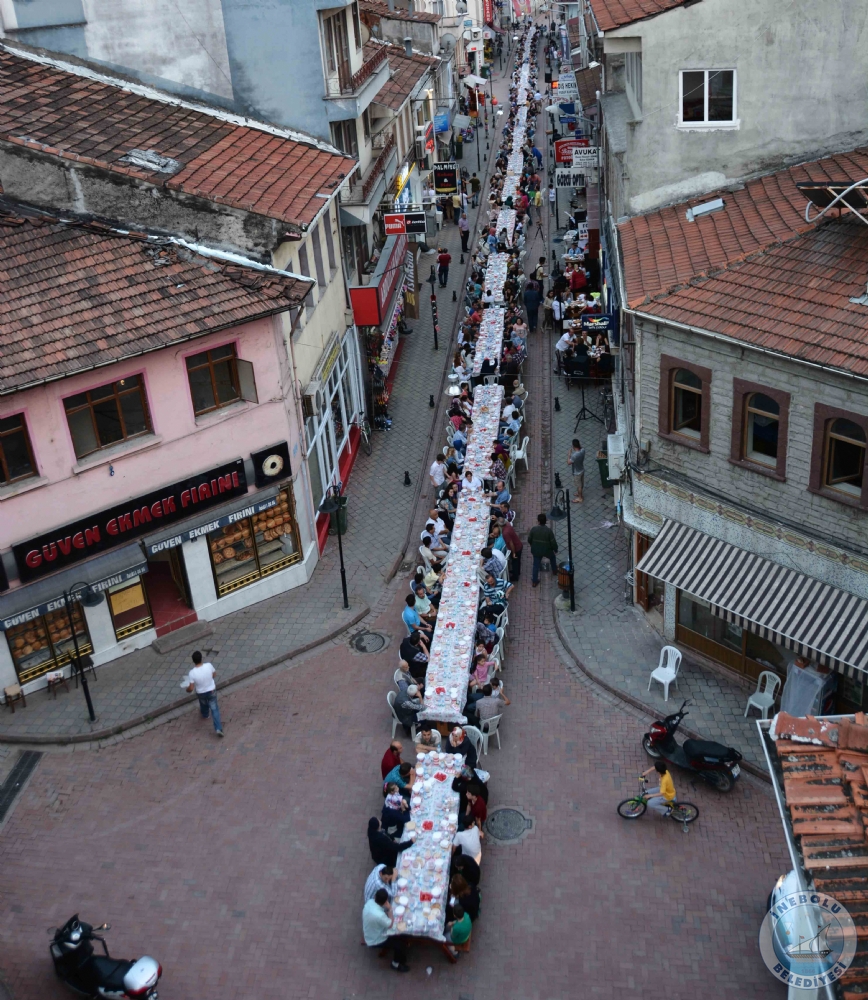 CUMHURYET CADDESNDE FTAR YEME