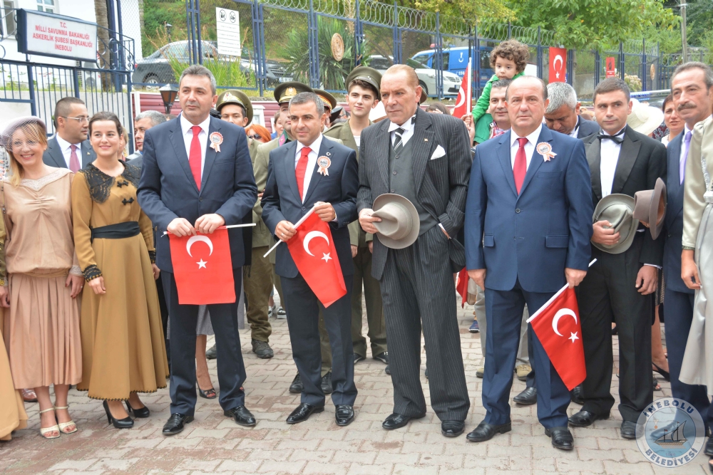 ATATRKN NEBOLUYA GELLERNN CANLANDIRILMASI, ATATRK YRY VE ELENK SUNUMU