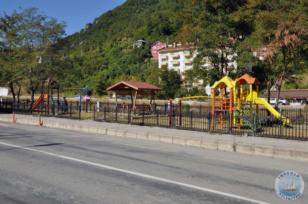 MUSTAFA ERBET LKOKULU KARISINA OCUK PARKI VE OYUN GRUPLARI YERLETRLD