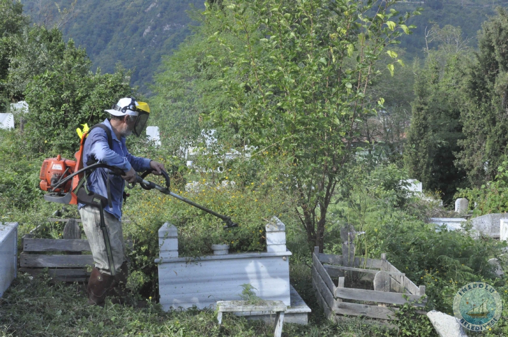MEZARLIKLARDA KURBAN BAYRAMI NCESNDE TEMZLK