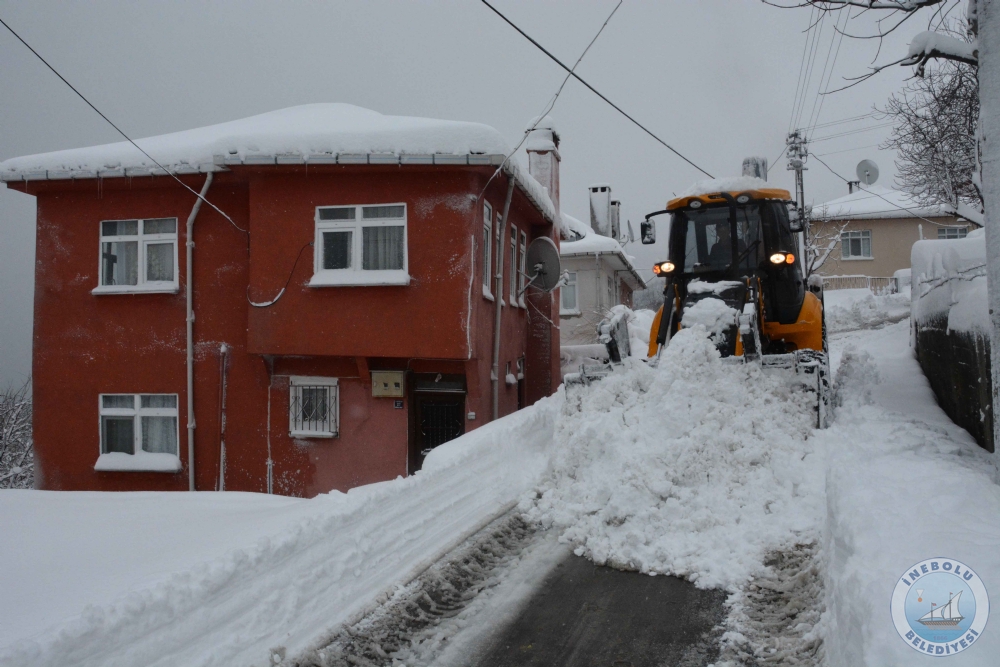 BELEDYEMZ EKPLER KAR TEMZLEME ALIMALARINA ARALIKSIZ DEVAM EDYOR