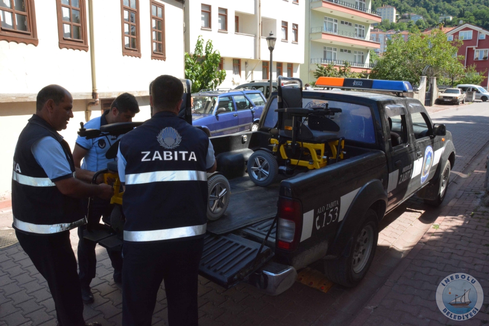 BELEDYE BAKANIMIZ ENGN UZUNERDEN AKL TEKERLEKL SANDALYE