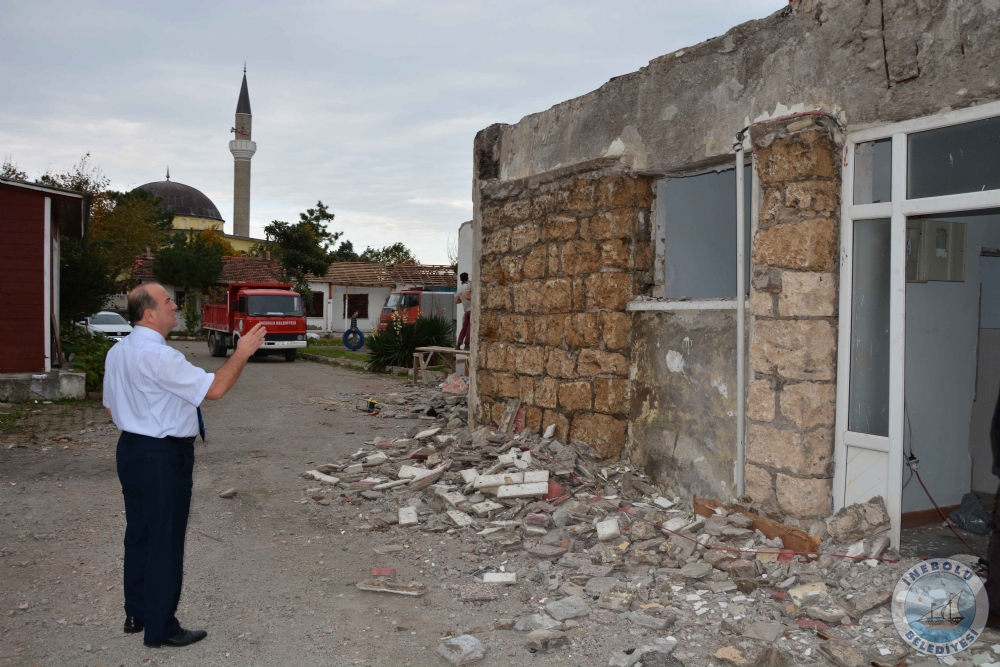 BELEDYE BAKANIMIZ ENGN UZUNER, ORMAN KAMPINDA ALIMALARI YERNDE NCELED