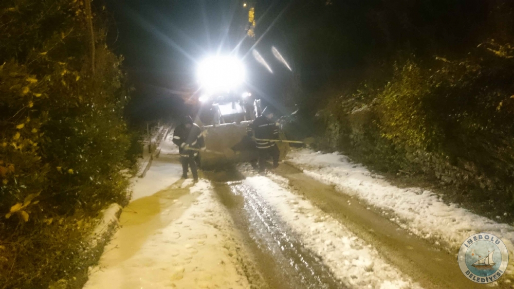 NEBOLUDA YOLLAR BUZA KARI KUMLANIYOR