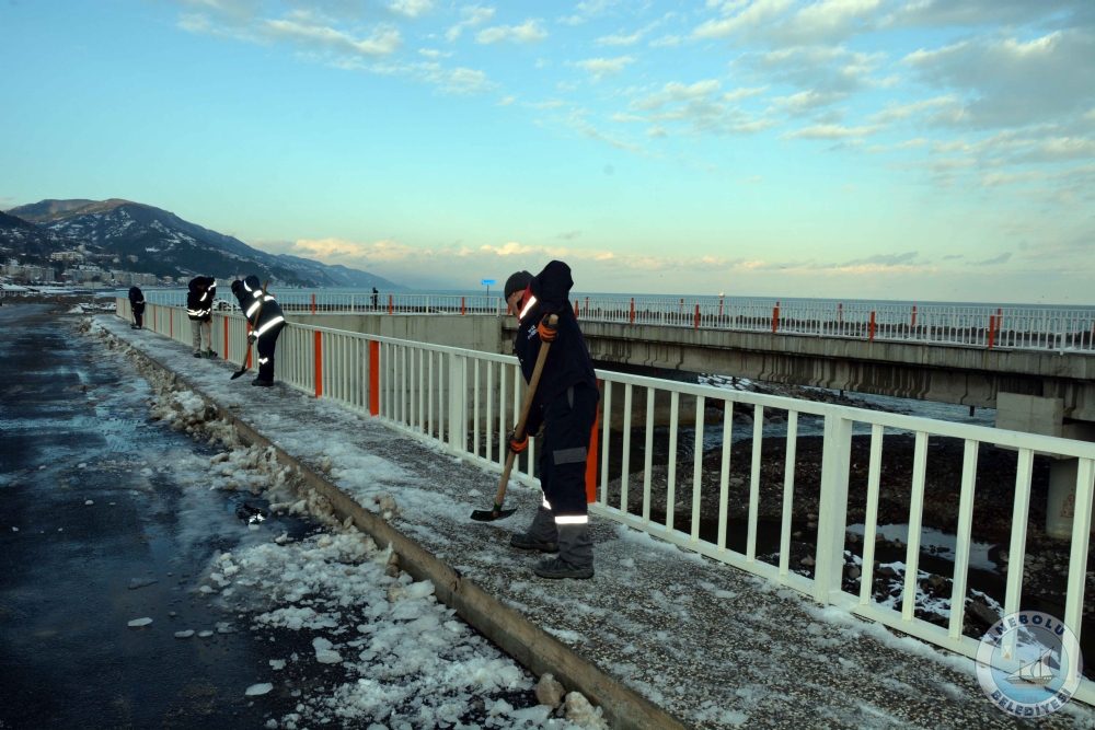 BELEDYEMZCE CADDE VE SOKAKLAR KAR VE BUZDAN TEMZLENYOR