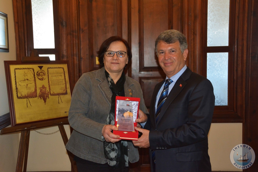 L KLTR VE TURZM MDRNDEN BAKANIMIZA PLAKET