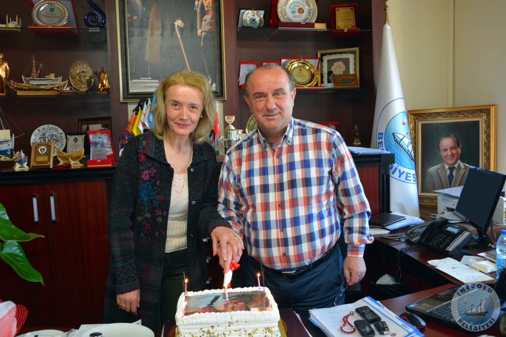 BELEDYE BAKANIMIZ ENGN UZUNER'E SRPRZ DOUM GN KUTLAMASI