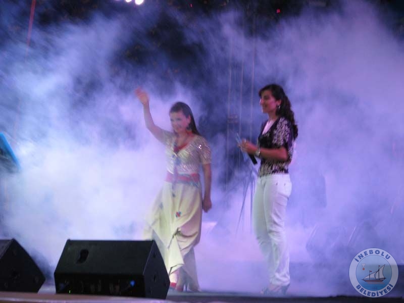 Festivalin lk Konseri Hlya Polat'tan !...