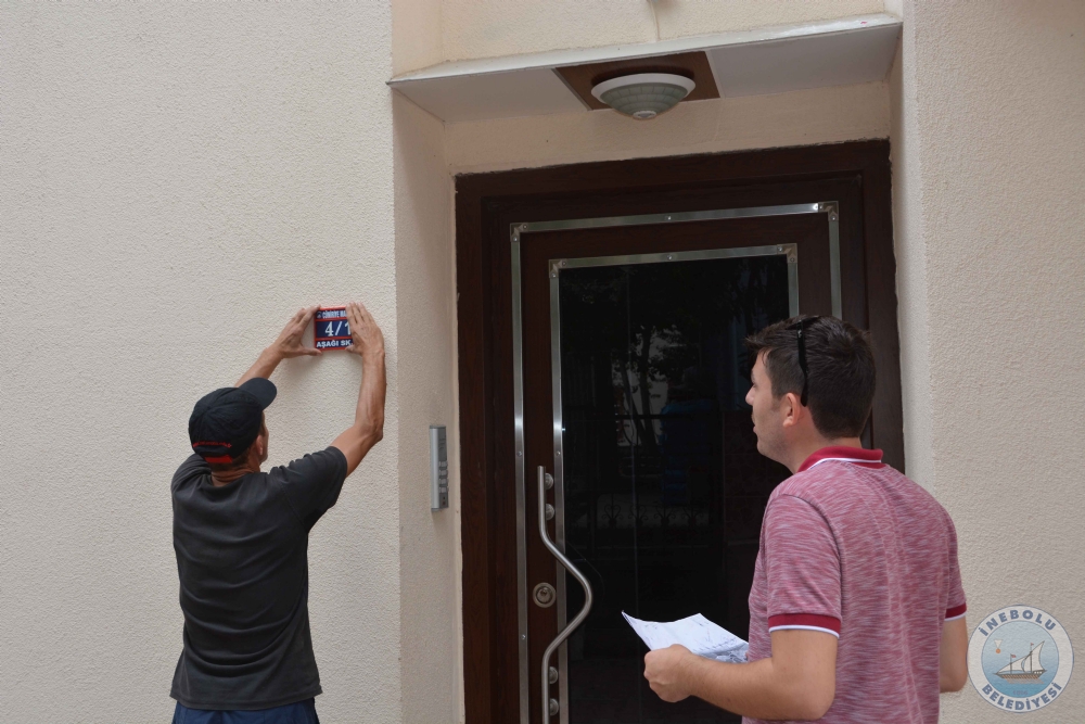 CNRYE MAHALLESNDEK TAINMAZLARIN EKSK KAPI NUMARA PLAKALARI TAKILDI