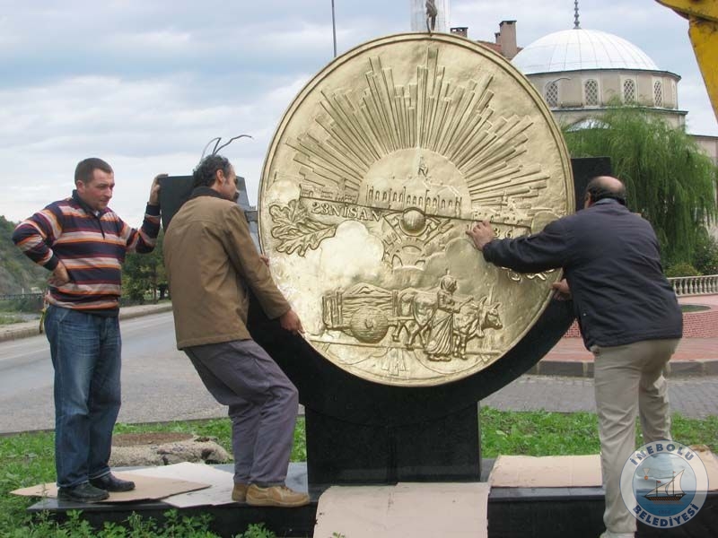 istiklal Madalyasnn Heykeli Yerine Yerletirildi.