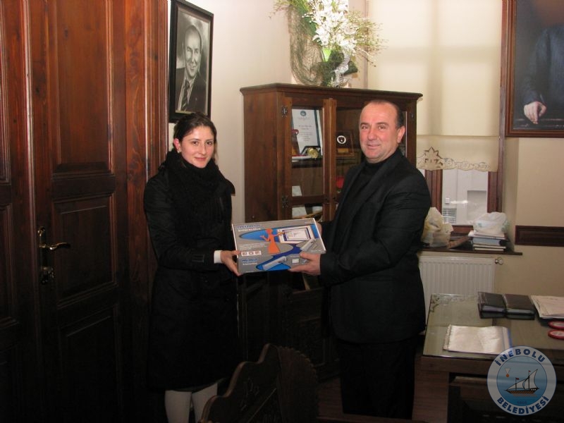 M.blent zyrk lkretim Okuluna  Akll  Tahta !