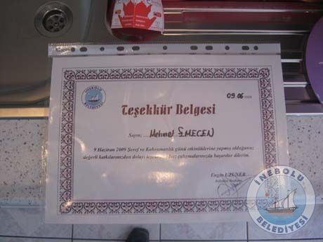 Belediye Bakan Engin Uzuner Teekkr Belgesi Verdi