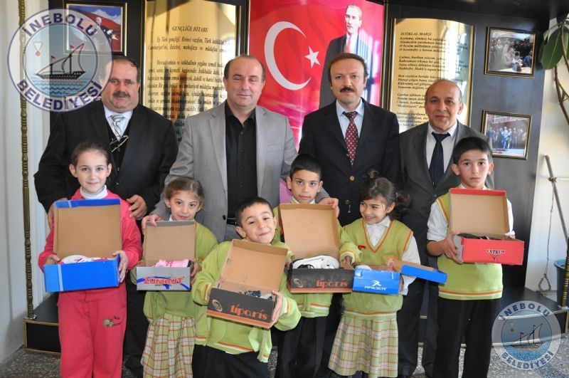 Belediyemiz, rencileri Ayakkab le Sevindirdi!