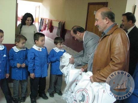 Belediyemizden rencilere Krtasiye Yardm..