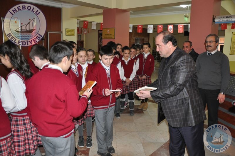 Mustafa erbeti  lkretim Okulu Ktphanesine Kitap Destei!