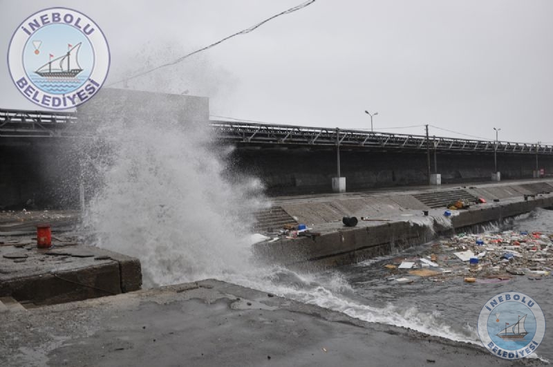nebolu'da Dev Dalgalar, Limanda Tahribat Oluturdu !