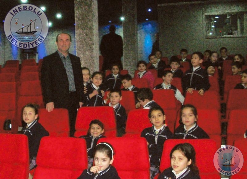 Bakan Uzuner'den rencilere Sinema dl.