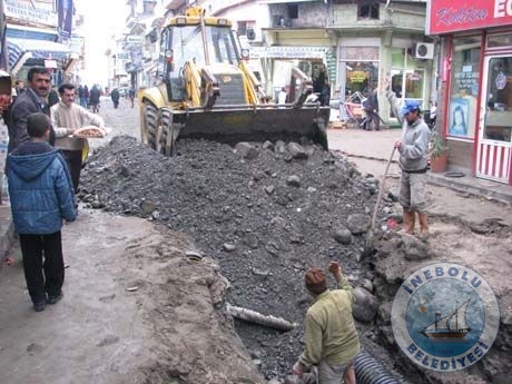 Cumhuriyet Caddesinin Su Basma Riski Engellendi..