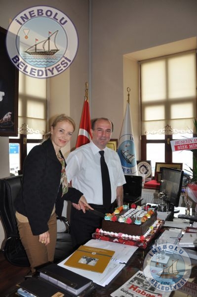 Belediye Bakanmz Engin Uzuner'e Srpriz Doum Gn Kutlamas