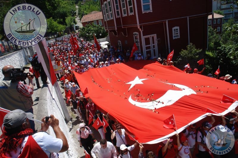 Atat�rk Ve �stiklal Yolu Y�r�y��� Ba�lad�