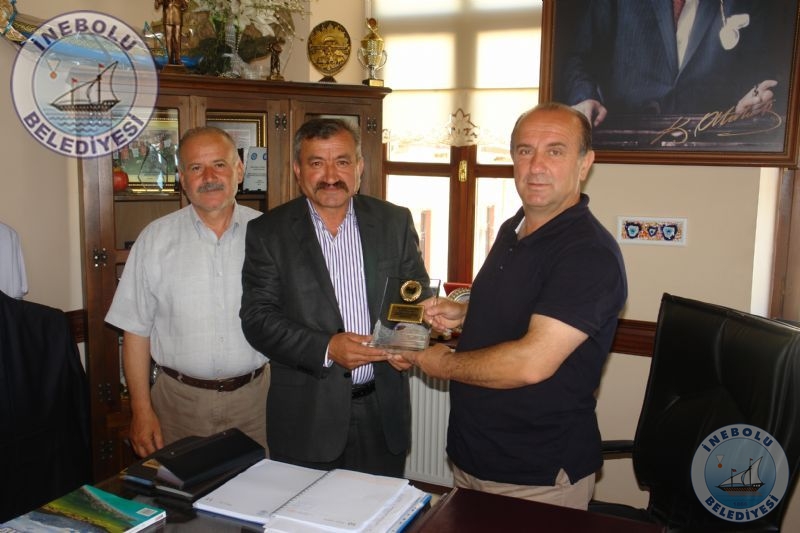 nebolulular Eitim Kltr Ve Yardmlama Derneinden Bakanmza Teekkr Plaketi