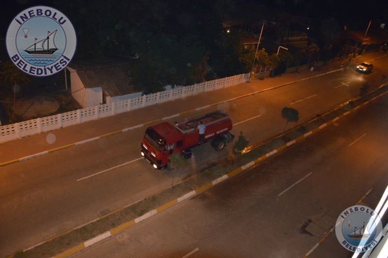 smet Paa  Caddesi  Orta Refj  Bitkilerine  Su Takviyesi!