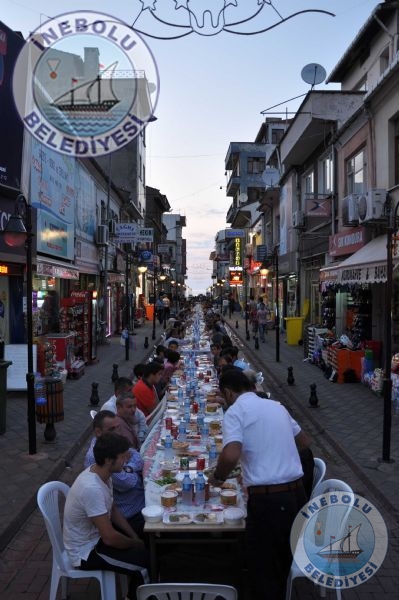 Cumhuriyet Caddesinde ftar Yemei