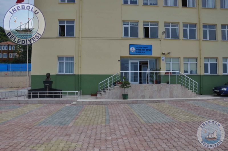 Belediyemiz, Hseyin Avni lkokulu Bahesini Yeniledi.